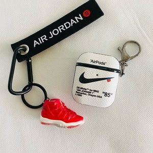 Nike AirPods case 1/2 with Jordan keychain